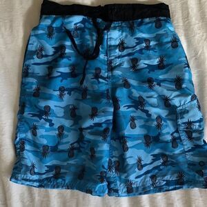 Broken Threads Surf Hybrid board shorts size S GUC